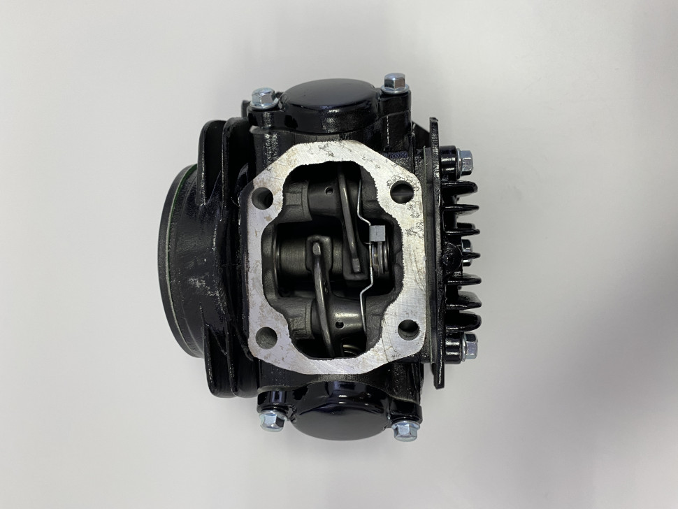 Головка двигателя 154FMI D54мм (d=24/28), TTR125 в сборе (распредвал, крышки, клапана, коромысла)