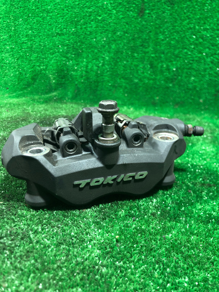 Суппорт переднего тормоза правый Kawasaki ZX1000 Ninja ZX-10R 2004