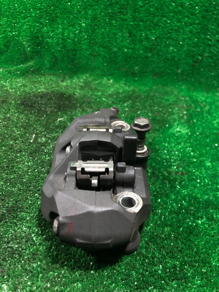 Суппорт переднего тормоза правый Kawasaki ZX1000 Ninja ZX-10R 2004