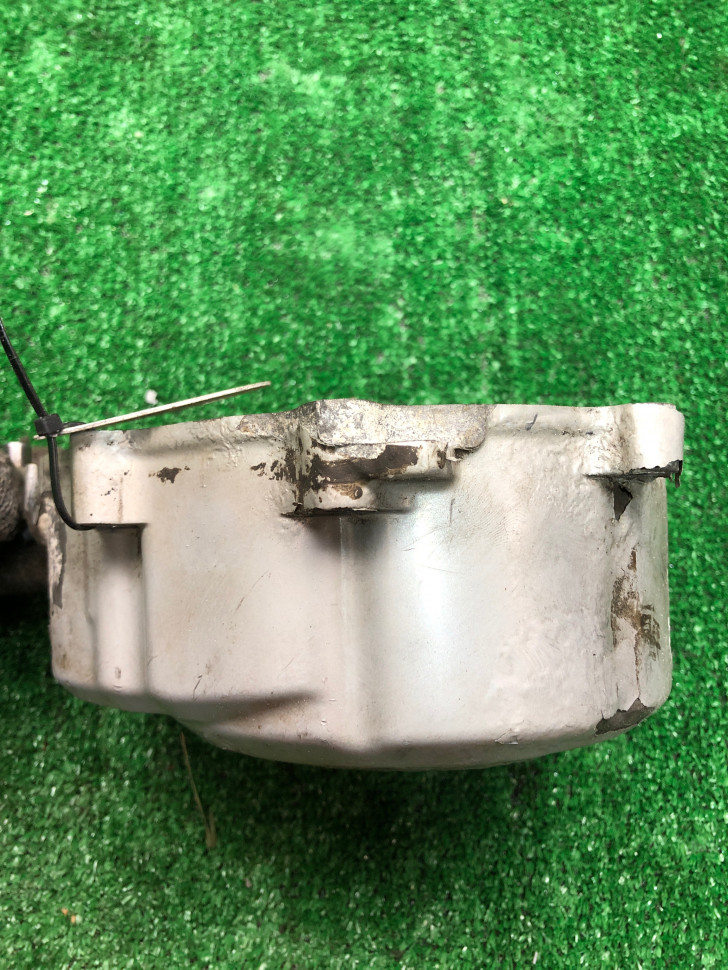 Крышка генератора Bajaj Boxer 150 (уценка) Крышка генератора Bajaj Boxer 150 (уценка)