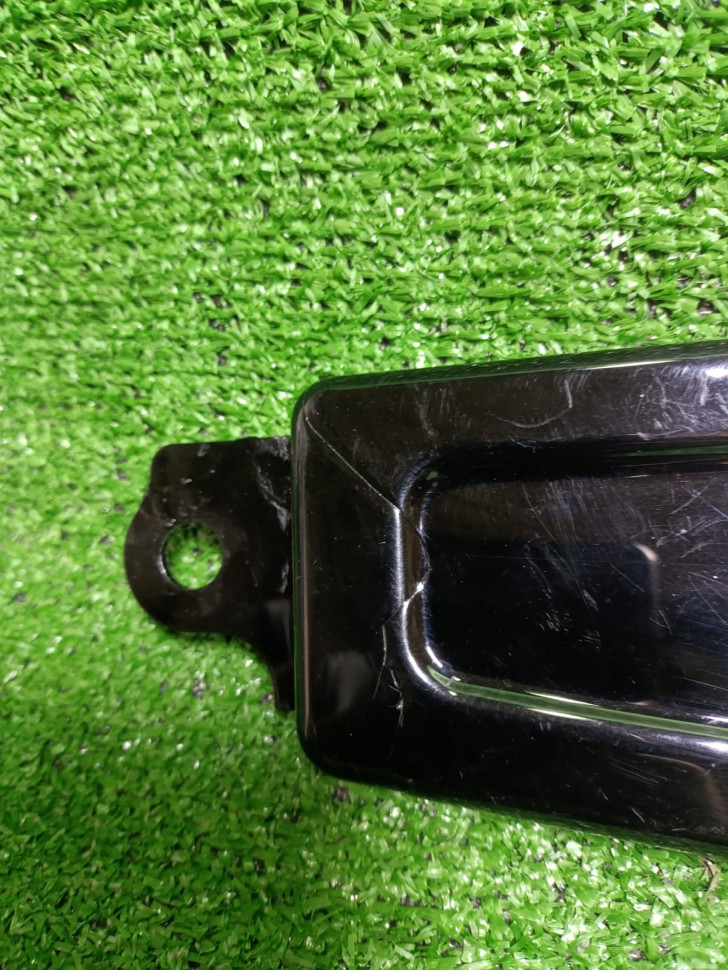 Облицовка боковая нижняя правая Suzuki Boulevard M109R VZR 1800 есть трещина