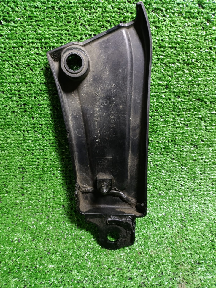 Облицовка боковая нижняя правая Suzuki Boulevard M109R VZR 1800 есть трещина