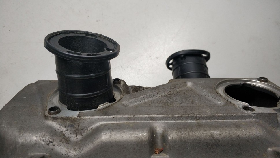 Крепление карбюраторов / Фильтро бокс нижняя часть Honda VFR 750