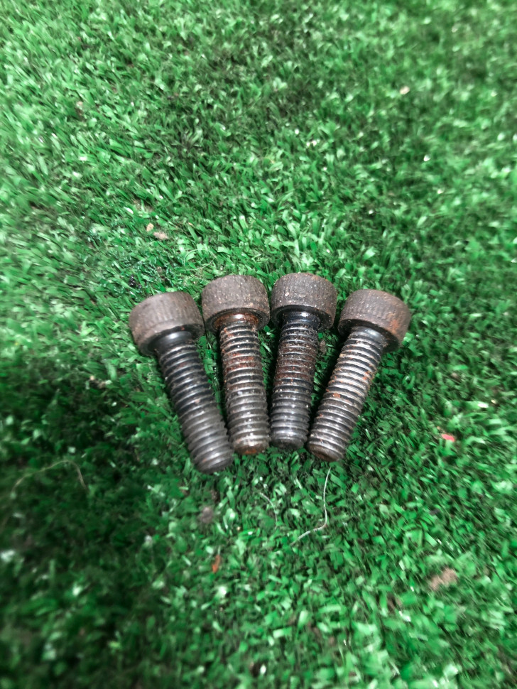 Болты впускного коллектора Yamaha Jog 3KJ