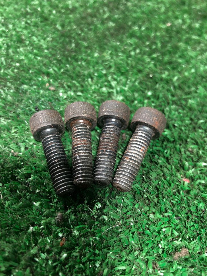 Болты впускного коллектора Yamaha Jog 3KJ