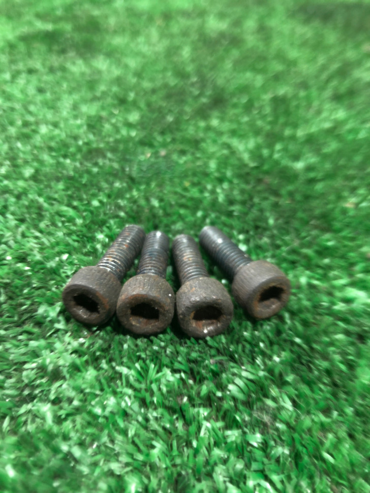 Болты впускного коллектора Yamaha Jog 3KJ