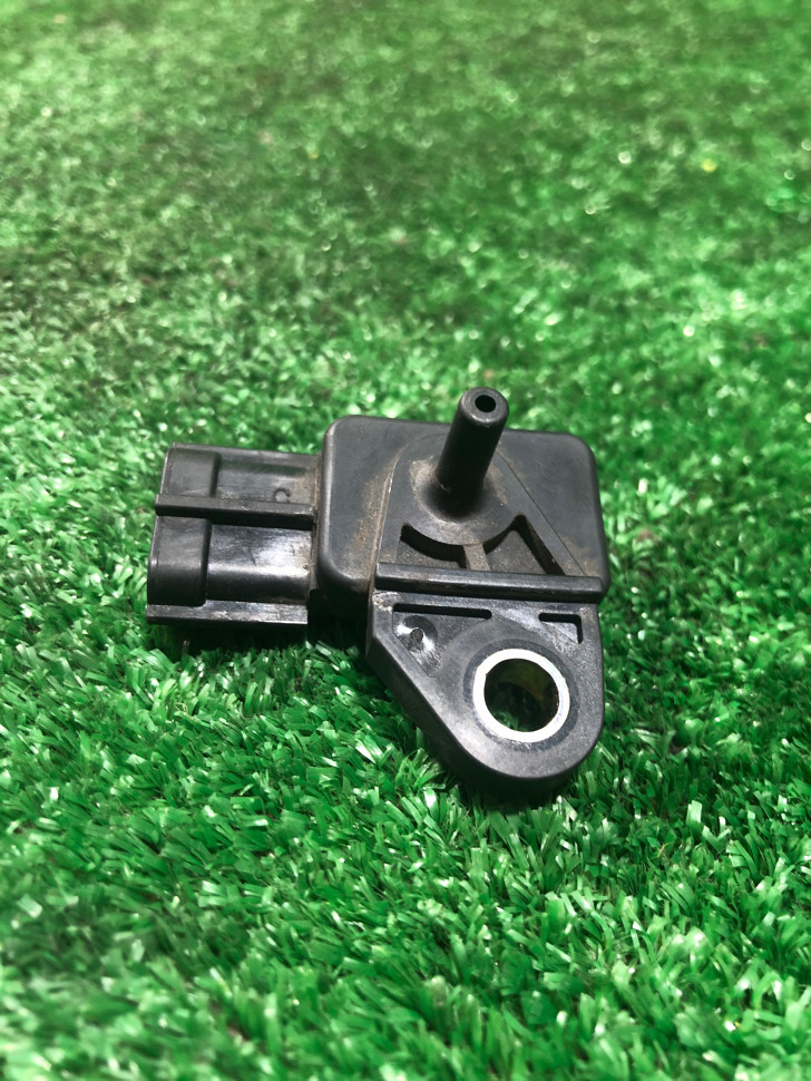 Датчик давления 21176-1118 Kawasaki ZX1000 Ninja ZX-10R 2004 Датчик давления 21176-1118 Kawasaki ZX1000 Ninja ZX-10R 2004