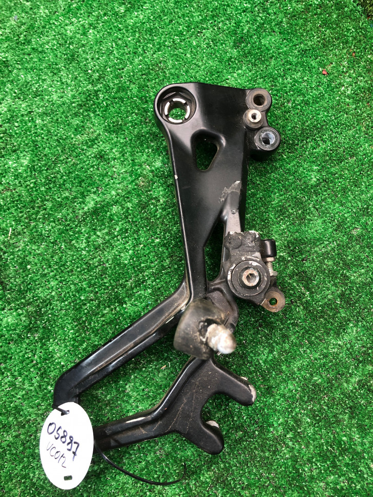 Подножка водителя правая KTM RC 390 2014