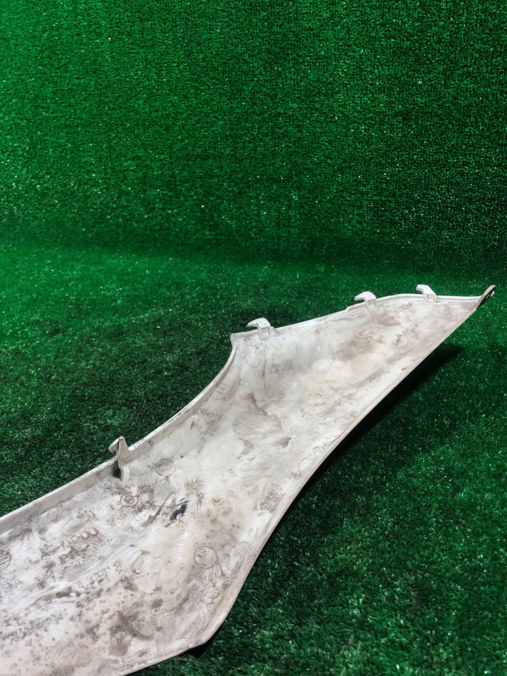 Облицовка боковая нижняя правая Honda Dio AF-34 белая лыжа Облицовка боковая нижняя правая Honda Dio AF-34 белая лыжа