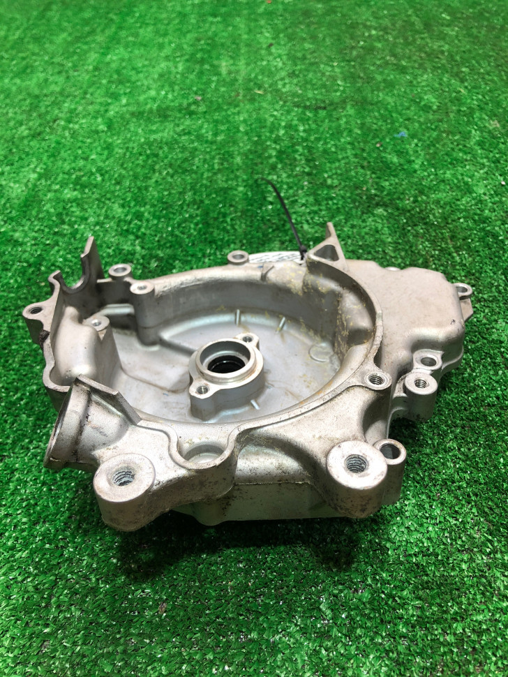 Крышка левого картера  Suzuki AD V-50i A409