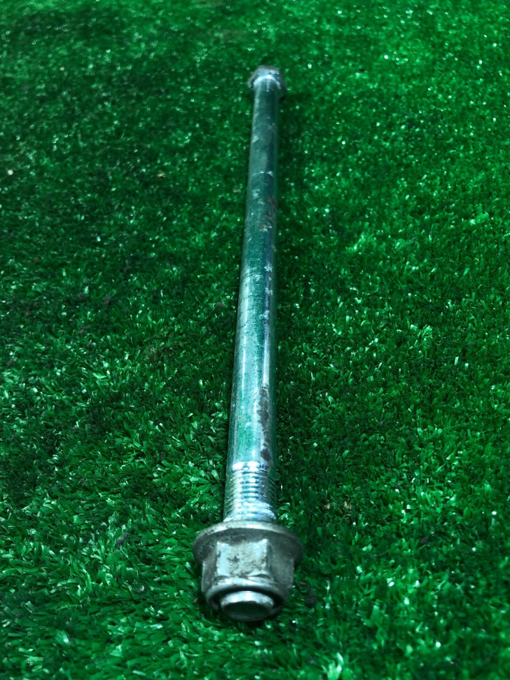 Ось крепления двигателя к маятнику Yamaha Jog SA-16J Оригинал Ось крепления двигателя к маятнику Yamaha Jog SA-16J Оригинал