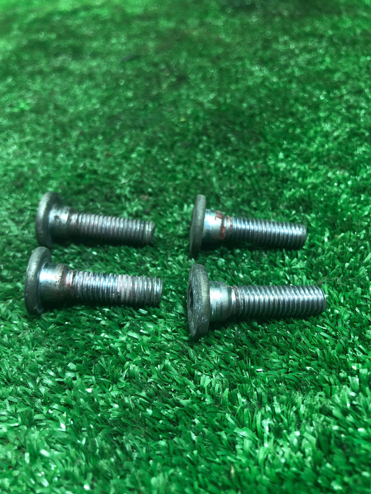 Комплект болтов заднего тормозного диска Kawasaki ZX1000 Ninja ZX-10R 2004 Комплект болтов заднего тормозного диска Kawasaki ZX1000 Ninja ZX-10R 2004