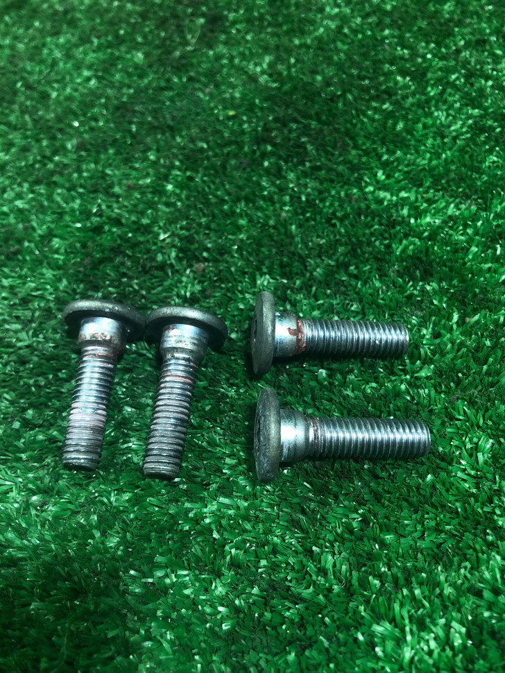 Комплект болтов заднего тормозного диска Kawasaki ZX1000 Ninja ZX-10R 2004 Комплект болтов заднего тормозного диска Kawasaki ZX1000 Ninja ZX-10R 2004