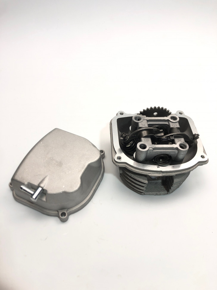 Головка цилиндра 157QMJ, 152QMI d-57.4mm 150cc в сб. (клапана, рокера, распредвал, крышка клапанов)