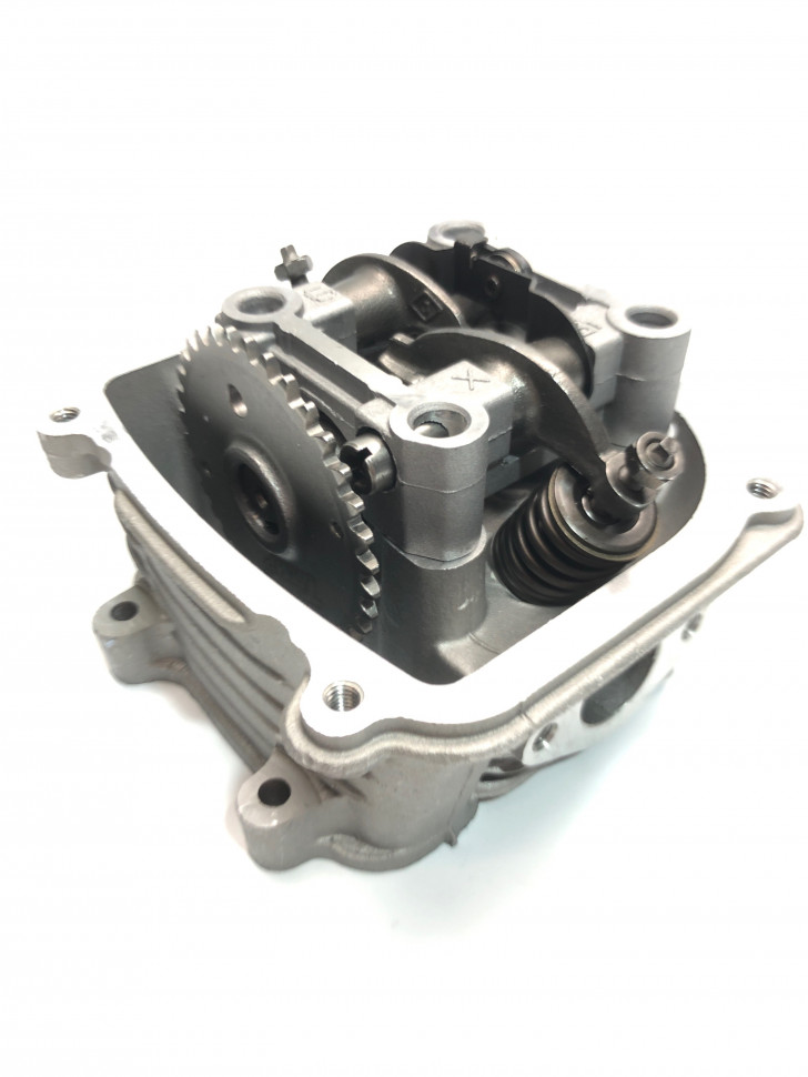 Головка цилиндра 157QMJ, 152QMI d-57.4mm 150cc в сб. (клапана, рокера, распредвал, крышка клапанов)