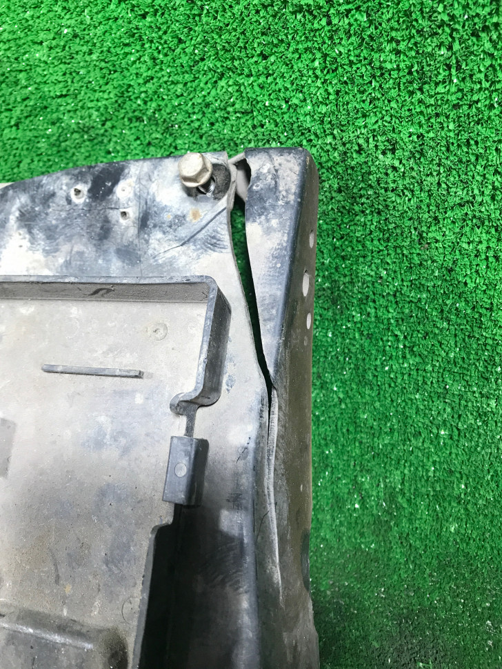 Подкрылок Kawasaki ZZR 400 Оригинал битый