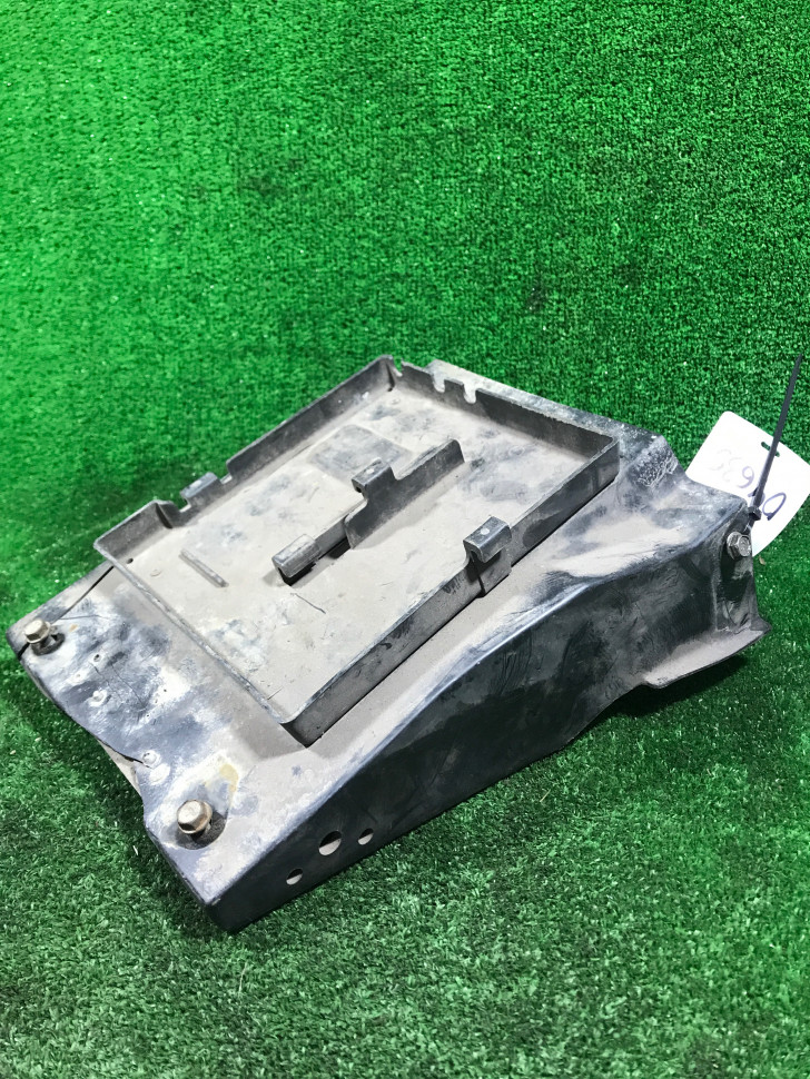 Подкрылок Kawasaki ZZR 400 Оригинал битый