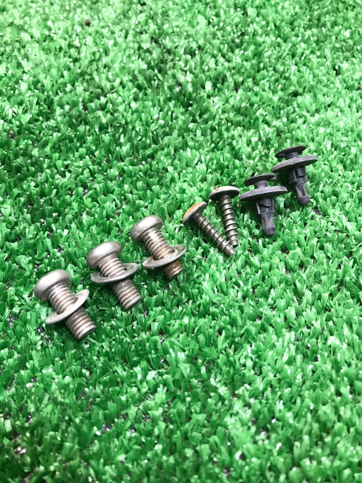 Крепеж переднего Обтекателя (Клюва) Suzuki Sepia NEW Крепеж переднего Обтекателя (Клюва) Suzuki Sepia NEW