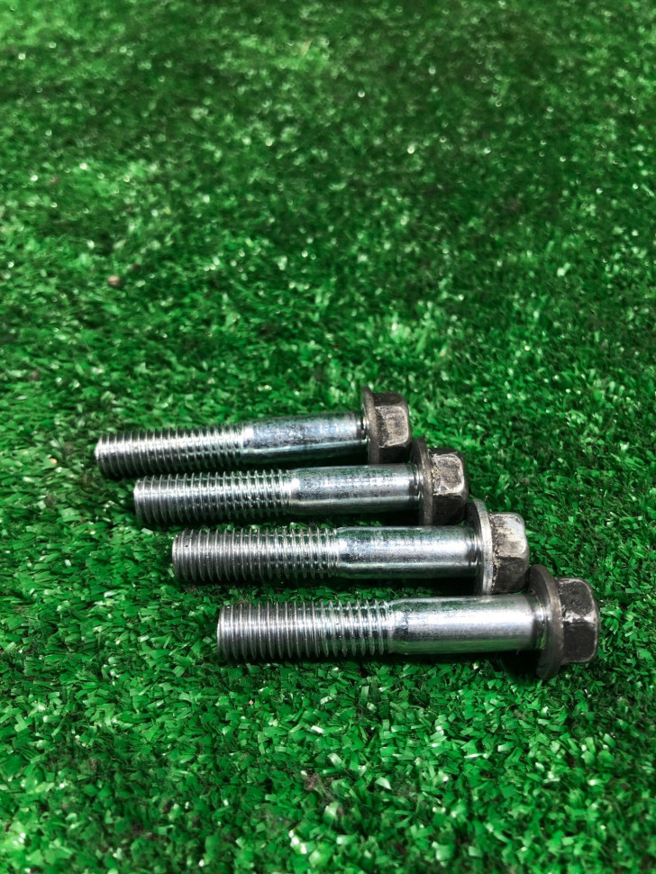Болты крепления трансмиссии к двигателю Honda Dio AF-55/AF-56/AF-57 Болты крепления трансмиссии к двигателю Honda Dio AF-55/AF-56/AF-57