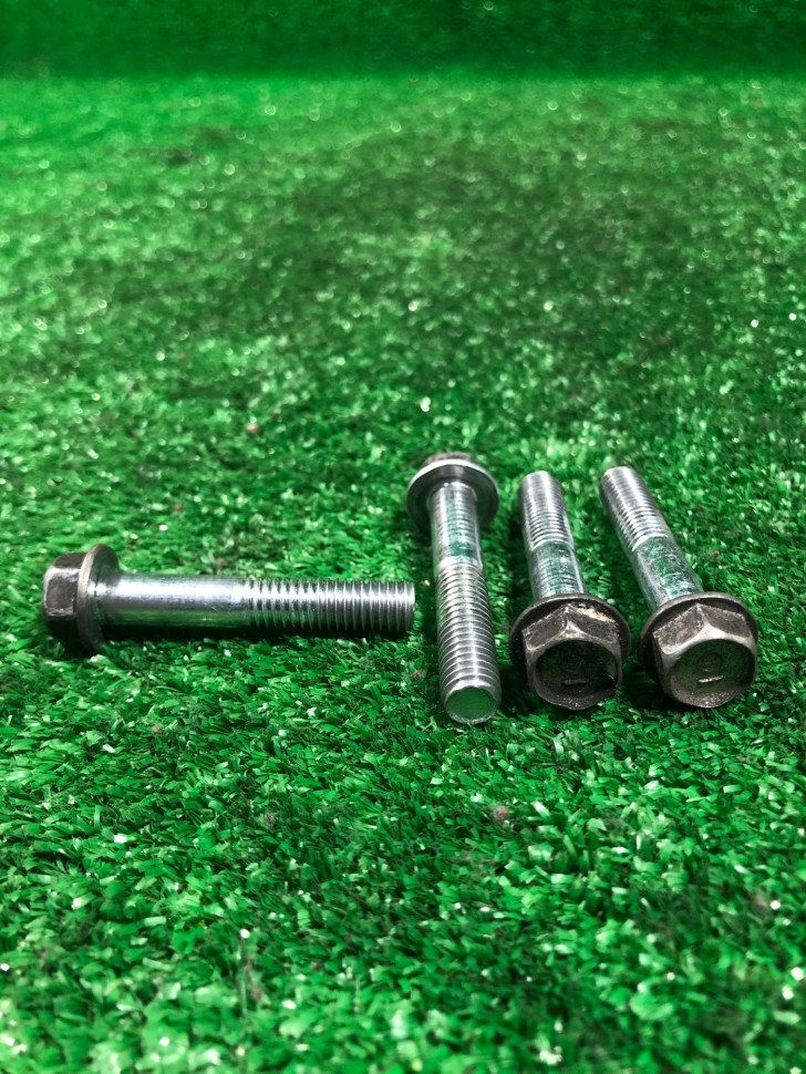 Болты крепления трансмиссии к двигателю Honda Dio AF-55/AF-56/AF-57 Болты крепления трансмиссии к двигателю Honda Dio AF-55/AF-56/AF-57